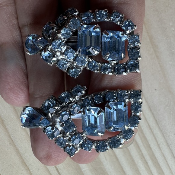 VTG Statement Clip Earrings 1 3/8" Ice Blue Crystal Rhinestone Silver Tone Bling - Picture 3 of 8